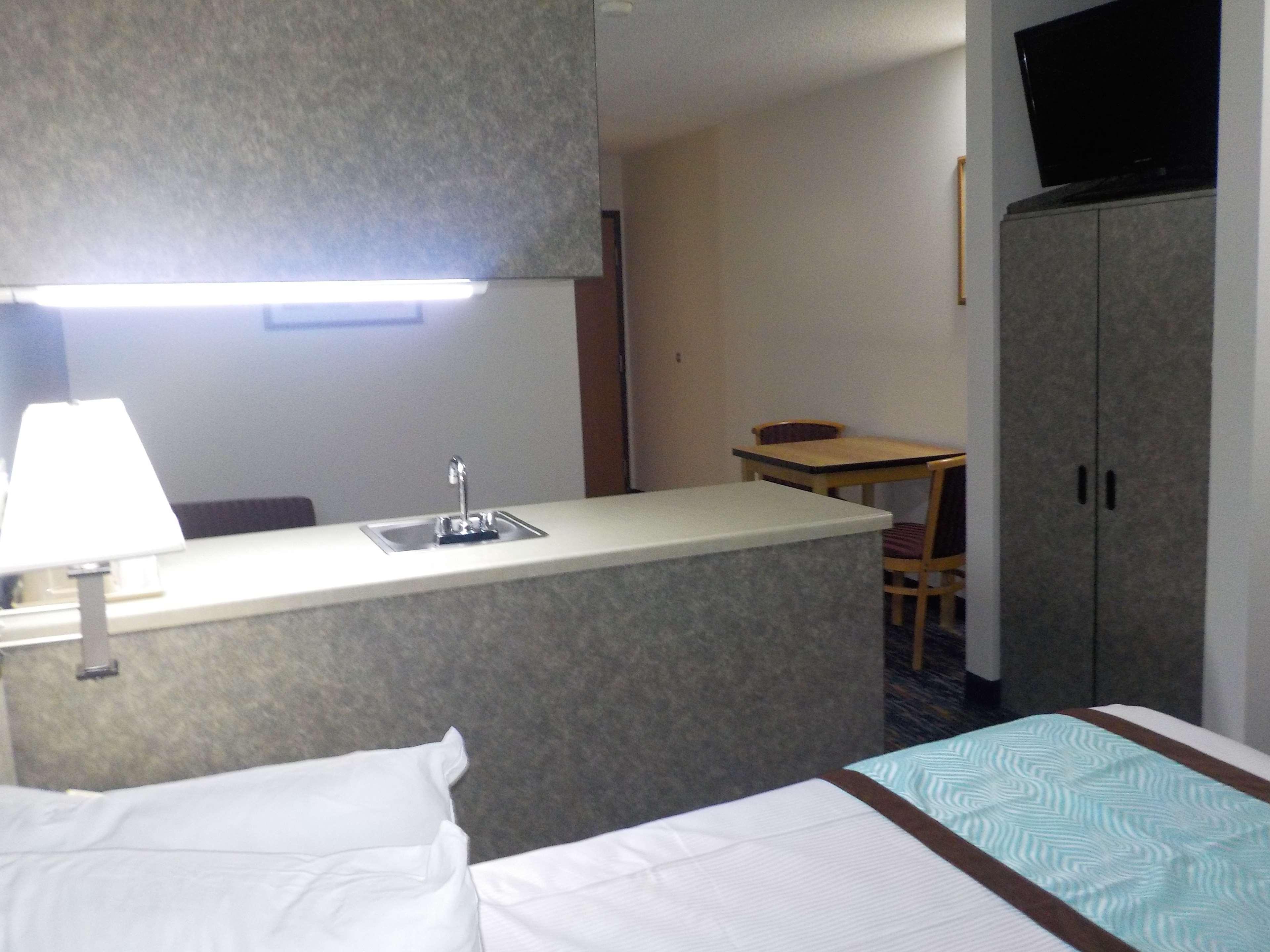 Hotel Mj And 3*