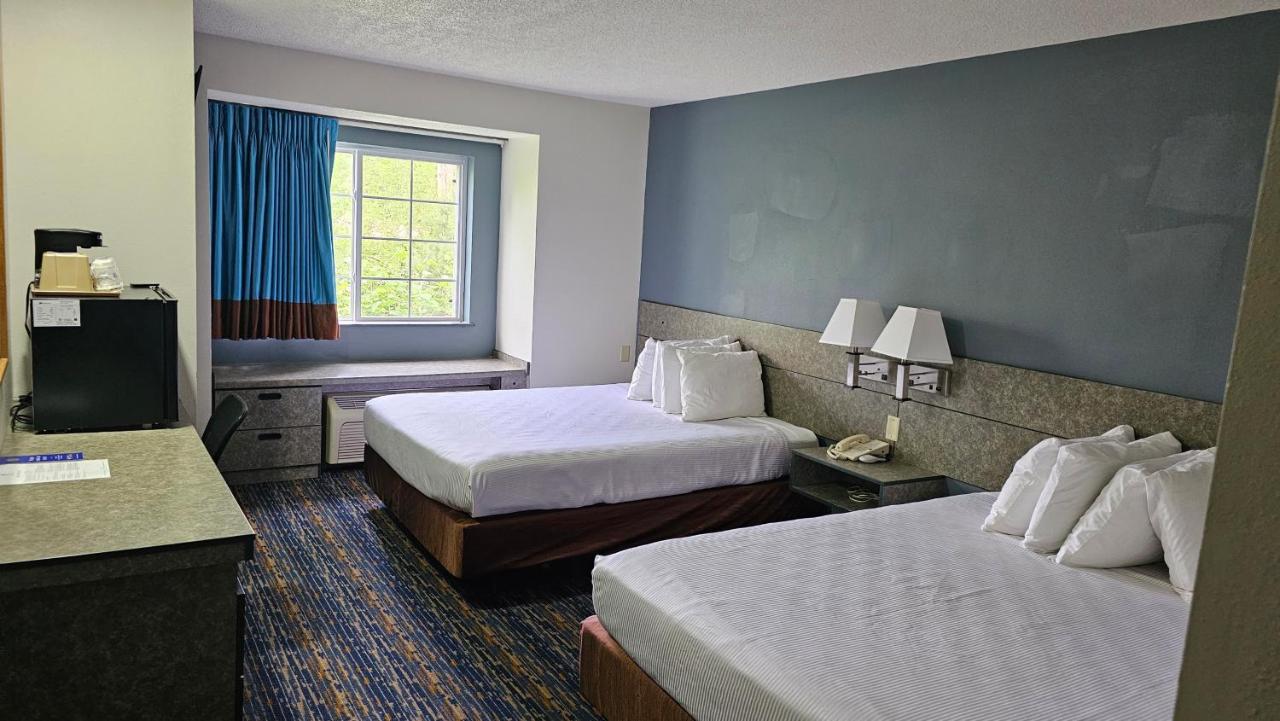 Hotel Mj And 3*